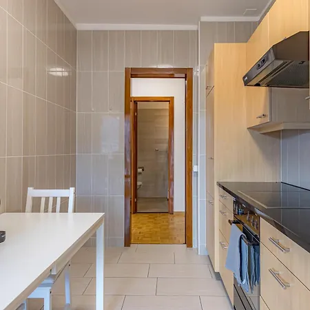 Apartment Imperial Of 4 With A View Behind The Station And 10 Min From The Lugano