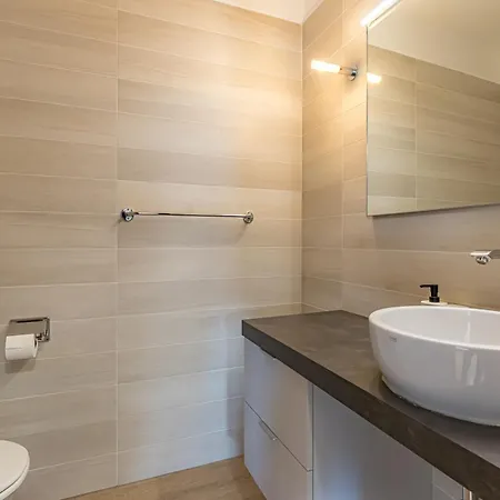 Imperial Of 4 With A View Behind The Station And 10 Min From The * Lugano