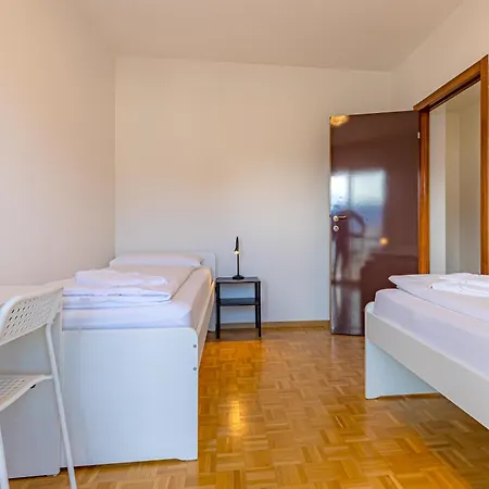 Imperial Of 4 With A View Behind The Station And 10 Min From The Lugano