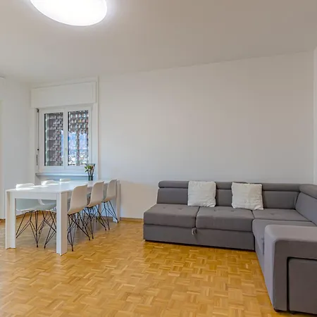 Imperial Of 4 With A View Behind The Station And 10 Min From The