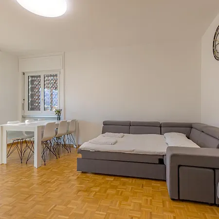 Imperial Of 4 With A View Behind The Station And 10 Min From The * Lugano