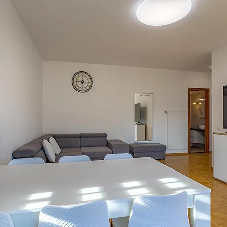 Apartament Imperial Of 4 With A View Behind The Station And 10 Min From The