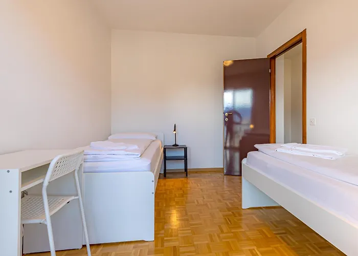 Imperial Of 4 With A View Behind The Station And 10 Min From The לוגאנו