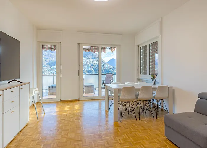 Daire Imperial Of 4 With A View Behind The Station And 10 Min From The Lugano