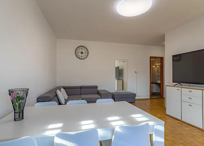 דירה Imperial Of 4 With A View Behind The Station And 10 Min From The