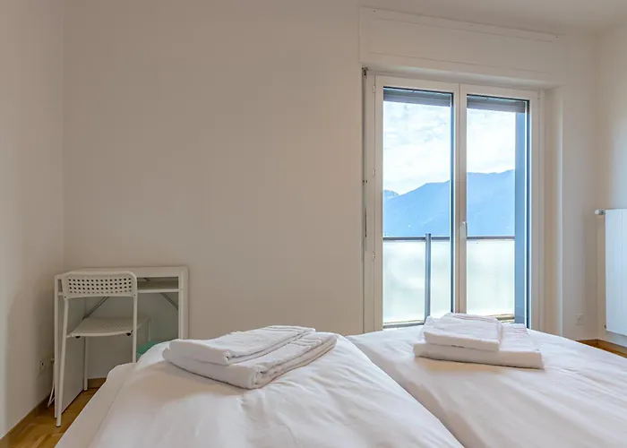 Imperial Of 4 With A View Behind The Station And 10 Min From The Apartment Lugano