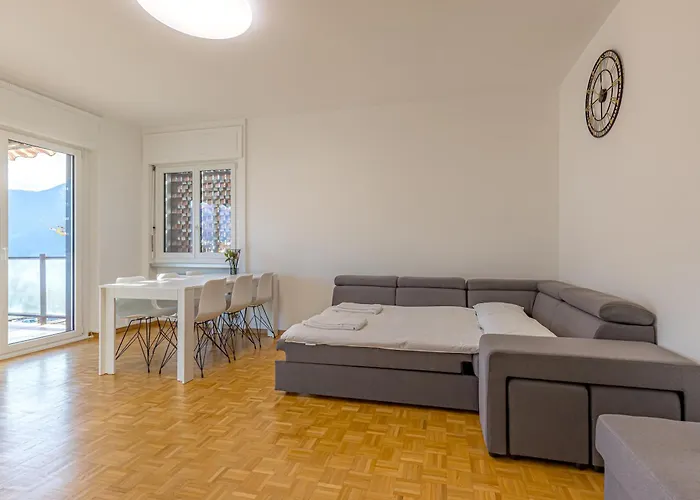 Imperial Of 4 With A View Behind The Station And 10 Min From The * Lugano