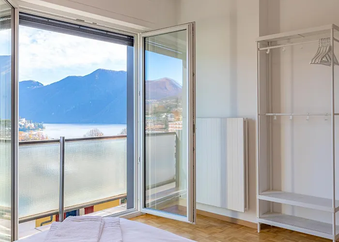 Imperial Of 4 With A View Behind The Station And 10 Min From The * Lugano